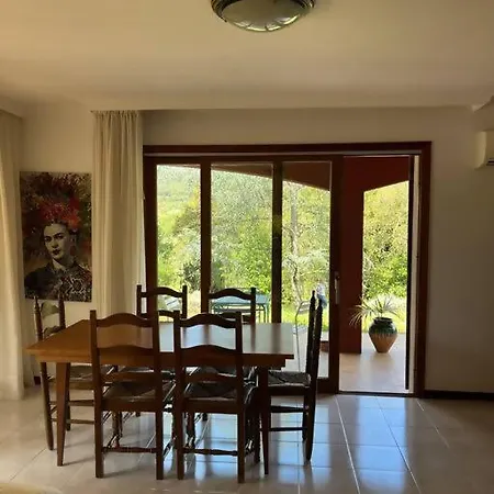 Hébergement de vacances F R A U D E Montrás
