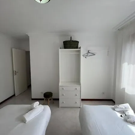 Hébergement de vacances F R A U D E Montrás